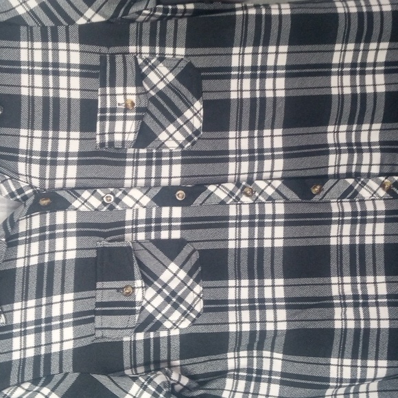 Eden & Olivia Women's plaid Button-Down Shirt Size Medium - Picture 5 of 9